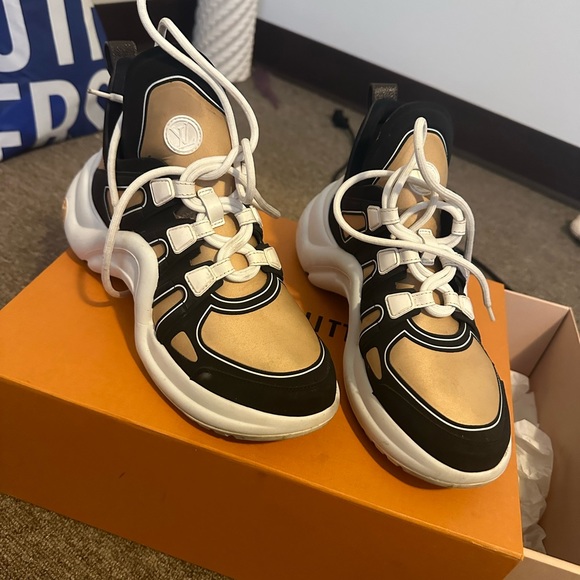 Louis Vuitton limited edition arch light sneakers size 39 - Picture 3 of 3